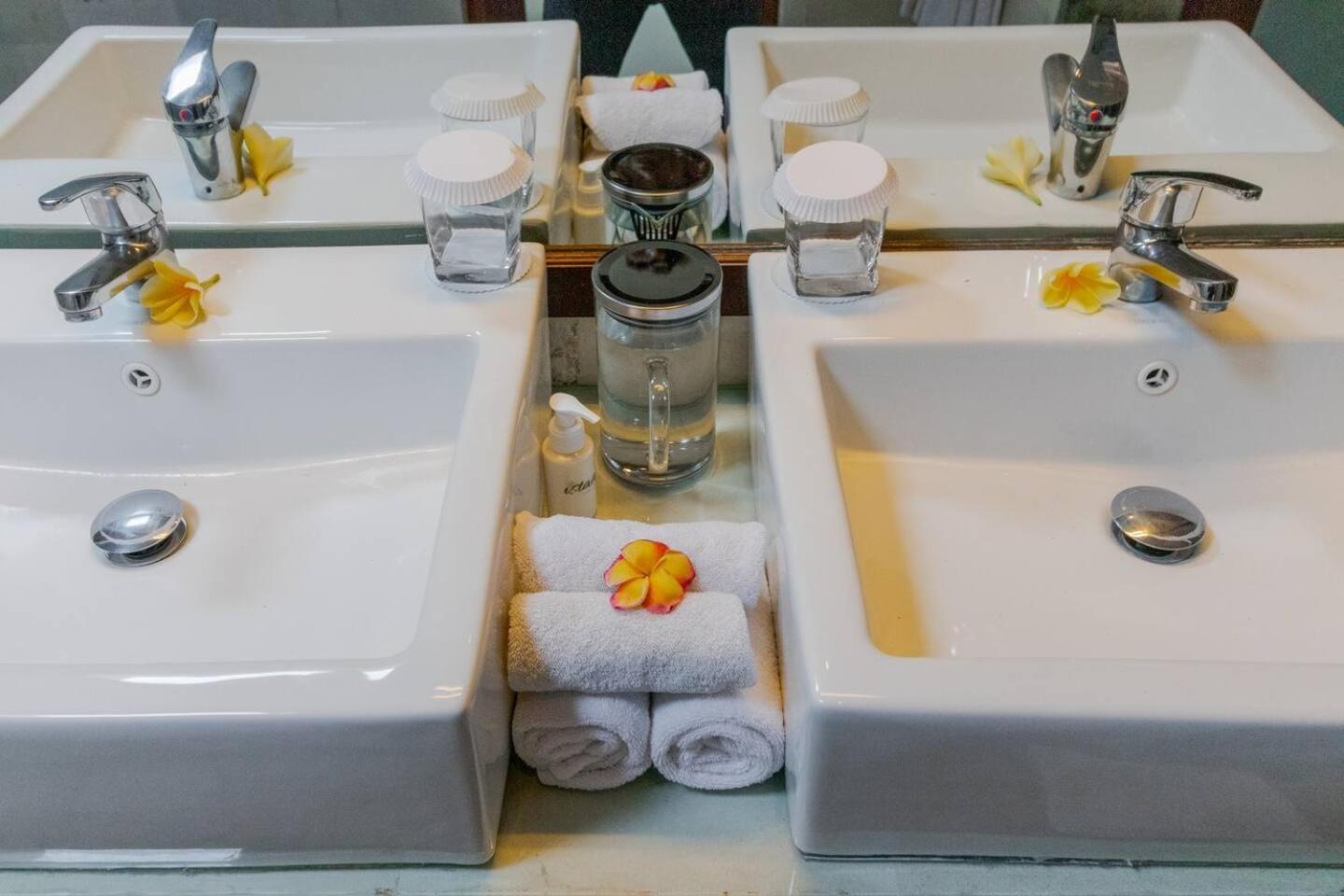 Heart Of Seminyak, 2Br, Sleeps 4, Walk To Bintang Βίλα Εξωτερικό φωτογραφία