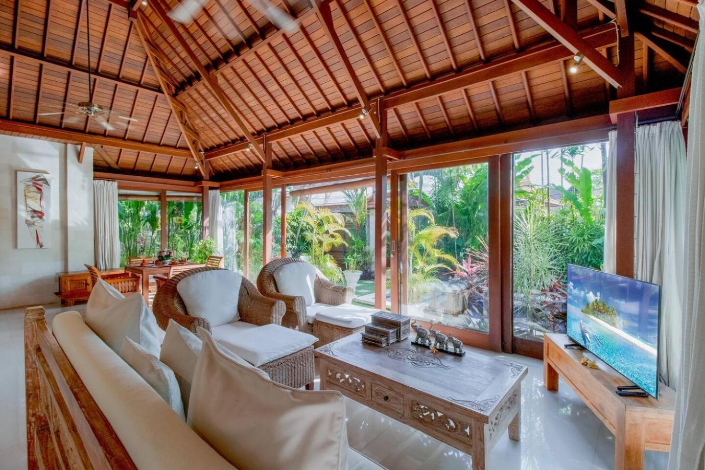 Heart Of Seminyak, 2Br, Sleeps 4, Walk To Bintang Βίλα Εξωτερικό φωτογραφία