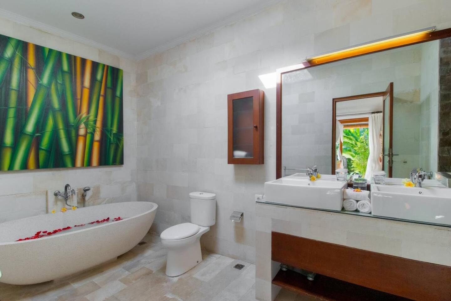 Heart Of Seminyak, 2Br, Sleeps 4, Walk To Bintang Βίλα Εξωτερικό φωτογραφία
